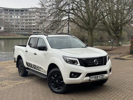 NISSAN NAVARA 2.3 dCi N-Guard