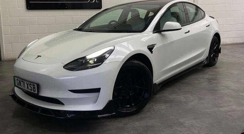 TESLA MODEL 3