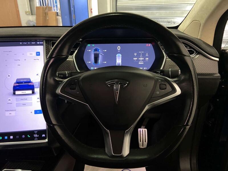 TESLA MODEL X